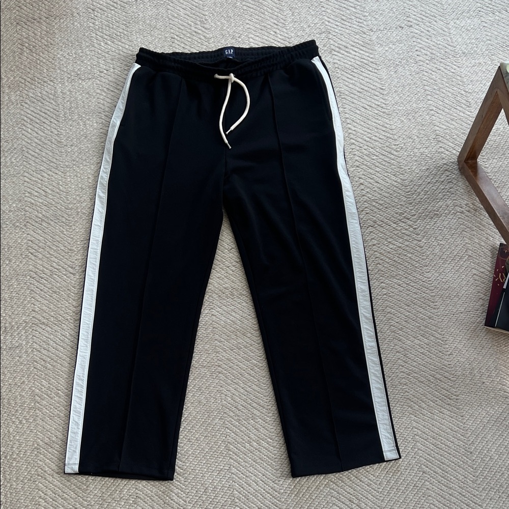 GAP Women’s Black Straight Leg Front with White Side Stripes Frint Crease XL